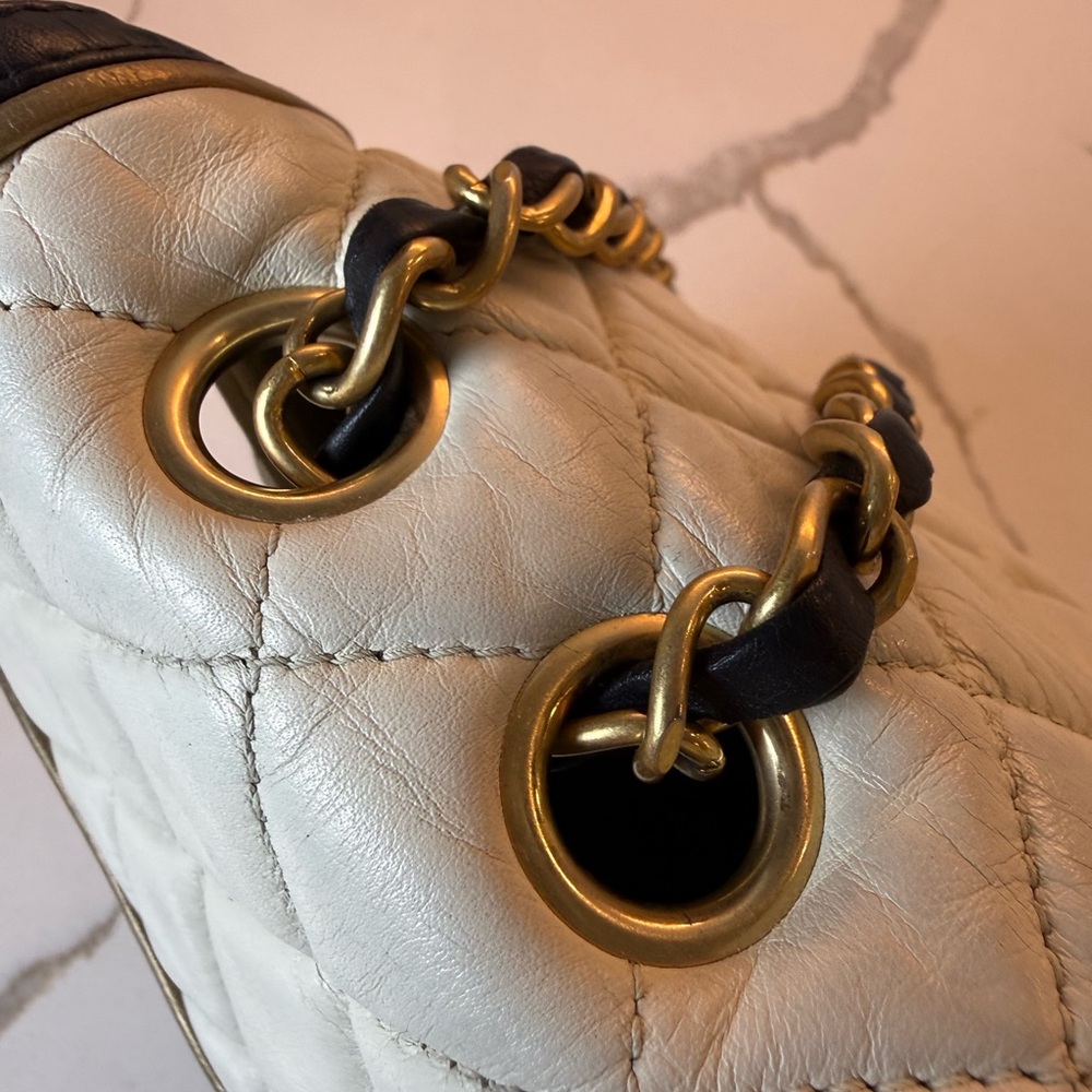 CHANEL Quilted Lambskin White Bag - Picture 15 of 17